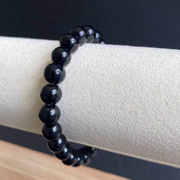Polished Onyx Skull Bracelet with Maze Beads - Picture 4 of 5